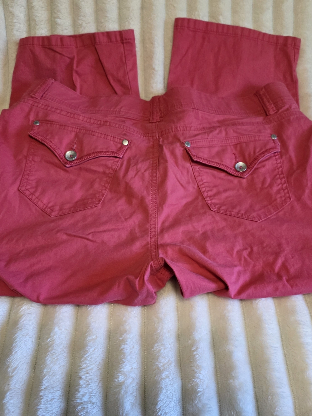 Bandolino Hot Pink Capris - Picture 8 of 10